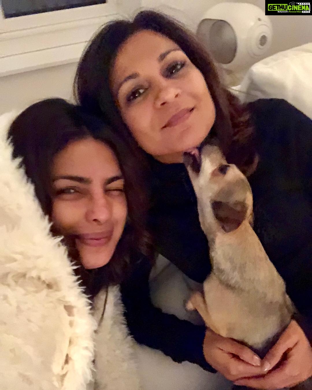 Priyanka Chopra Instagram – That Kinda Nite. Good Seeing U @anjula 