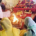 Priyanka Chopra Instagram - Shanti Puja at home. #familytime❤️ #daddyslilgirl #june10