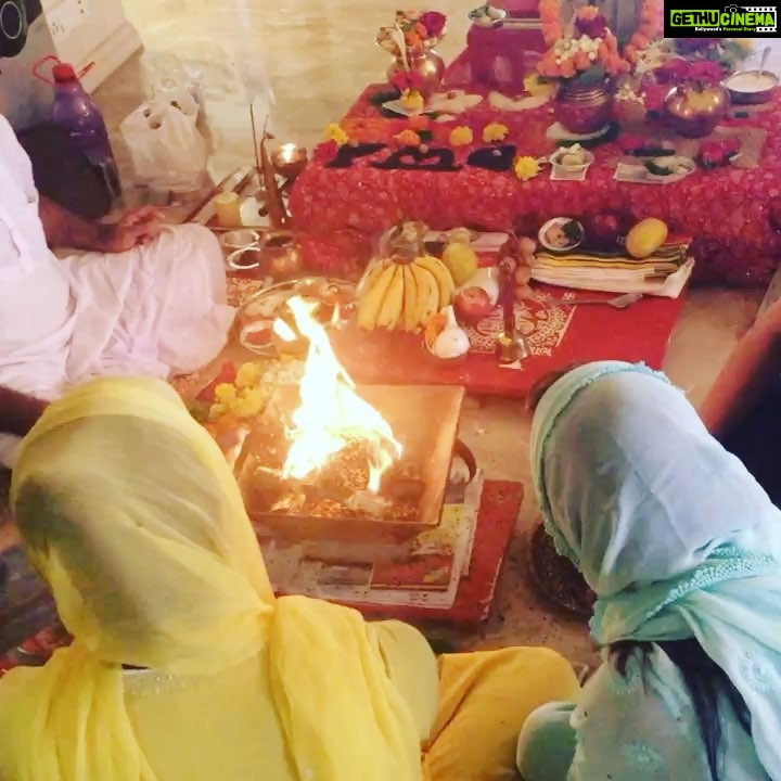 Priyanka Chopra Instagram - Shanti Puja at home. #familytime ️ # ...