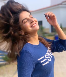 Saba Qamar Zaman Instagram - Aag lagi hai basti mein
Hum hain apni masti mein 😁🙃