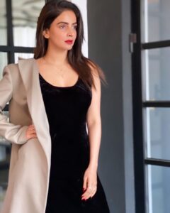 Saba Qamar Zaman Instagram - True beauty comes when you accept yourself. 😌