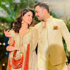 Saba Qamar Zaman Instagram - Oyeeee Atif haath chor 
@asadsidofficial 
#tumharehusnkenaam
👗 @lajwantiofficial