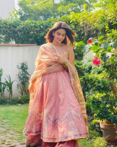 Saba Qamar Zaman Instagram - I just enjoy life in a way where I like being my own person.

.
👗 @mohsin.naveed.ranjha