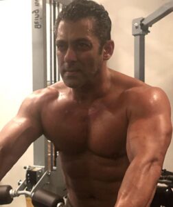 Salman Khan Instagram - Agar dikhana hai, beat karna hai, maarna hai, toh mehnat kar ke apna level badha ke kaam se maaro... nothing better than working hard...