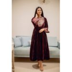 Sarah Khan Instagram – A beautiful velvet outfit by @chilgozayclothingco with intricate detailed  embroidery to complete your dazzling look with the finest fabric quality blended with comfort.
 Come and grab yours before the sale ends.

PR:@aneehafeez 

#chilgozayclothing #witercollection #sarakhan#aneehafeez