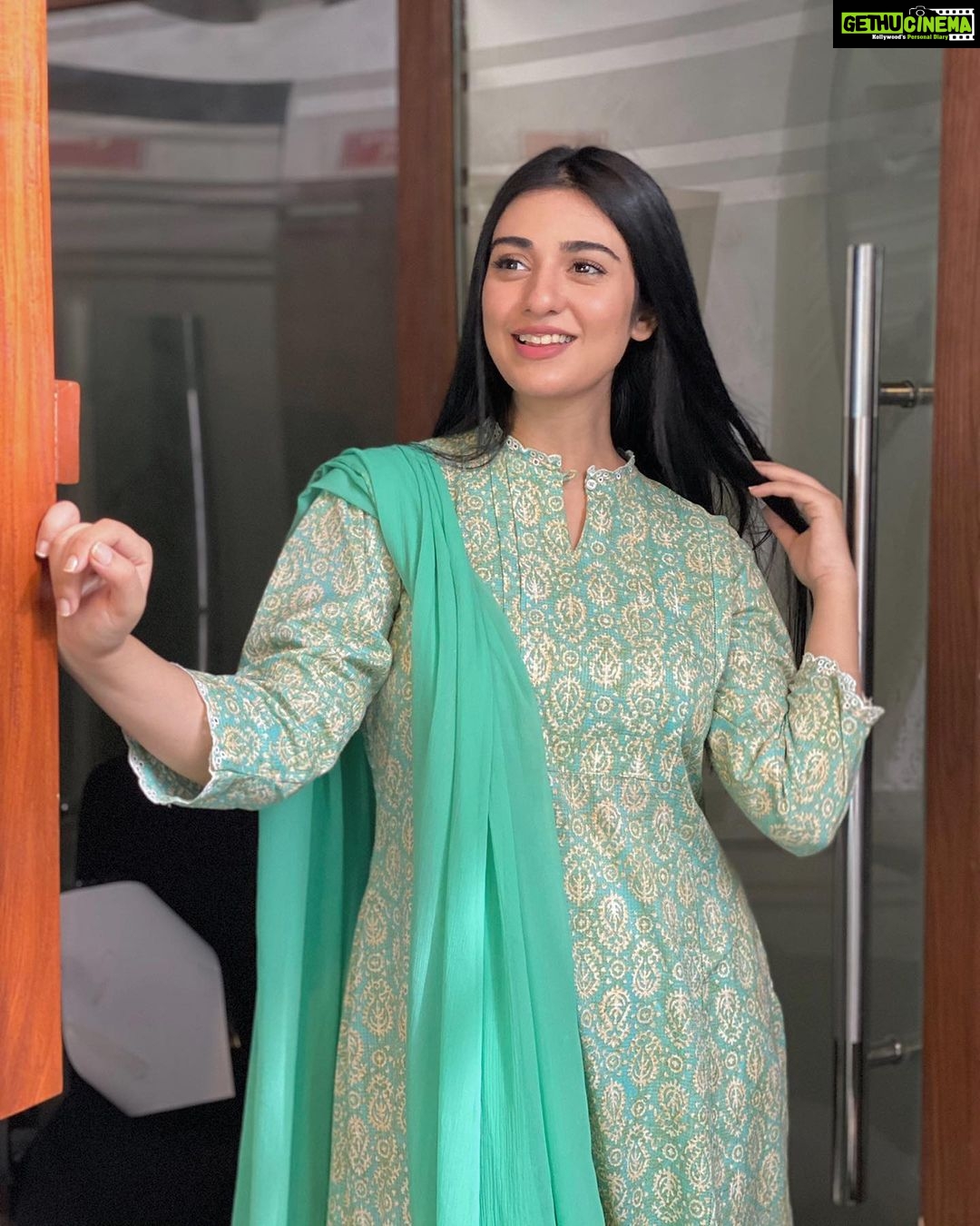 Actress Sarah Khan Instagram Photos and Posts May 2021 - Gethu Cinema