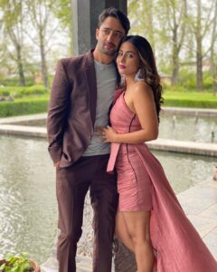 Shaheer Sheikh Instagram - Bringing to you lot's of love with #BaarishBanJaana tomorrow at 11AM on @vyrloriginals! Are you ready? ❤️

@payaldevofficial @stebinben @realhinakhan  @kunaalvermaa @adityadevmusic @aditya_datt @poojasinghgujral