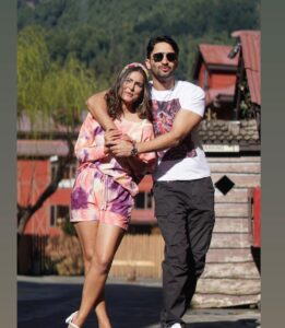 Shaheer Sheikh Instagram - Are you guys ready to see a glimpse of #BaarishBanJaana, the teaser drops tomorrow!
#BTW our fav pose is when she points at nothing and we both look in the same direction and smile 🤦
@vyrloriginals @payaldevofficial @stebinben @realhinakhan @kunaalvermaa @adityadevmusic @aditya_datt @poojasinghgujral
