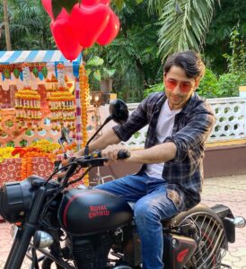 Shaheer Sheikh Instagram - Chala jaata hoon kisi ki dhun mein
Dhadakte dil ke taraane liye.. #findyourhappy #staypositive #staysafe clicked by @hamid_shaikh_96