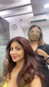 Shilpa Shetty Instagram - A good hair day made even better ❤️😅🌈 It’s truly the joy of little things in life!🧿 . . . . . #reelsinstagram #reelkarofeelkaro #saturdayvibes #saturdaymood #reelitfeelit #instareels #goodhairday #gratitude #blessed #weekend #weekendvibes #changeistheonlyconstant
