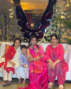 Shilpa Shetty Instagram - All I ever need from life is my mothers to guide me and my kids to keep me going❤️🧿Grateful for them every day... Happy Mother’s Day to all the strong & amazing mommies out there. @sunandashetty10 @rajkundra9 #usharanikundra . . . . #HappyMothersDay #throwbackphoto #Moms #famjam #love #gratitude #blessed