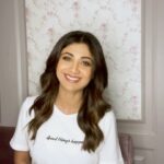 Shilpa Shetty Instagram - One can never predict a diagnosis or a prognosis, but making routine medical check-ups a part of life is a good preventive measure. Cancer can cause a lot of pain and stress, not only to the patient but also to the loved ones around them. So, along with the @nargisduttfoundation, this #WorldCancerDay, let’s all pledge to fight cancer & never fear it. Take very good care of yourselves, eat clean, adopt a healthy lifestyle, and pay attention to your body’s demands. Swasth raho, mast raho! . . . . . #SwasthRahoMastRaho #CancerDay #FightCancer #eatclean #healthylifestyle #takecare #exercise #fitness