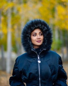 Shilpa Shetty Instagram - All good in the hood! ❤️ ~ 📸: @portraitpundit . . . . . #ManaliDiaries #throwback #FlashbackFriday #Hungama2 #SwasthRahoMastRaho