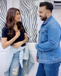 Shilpa Shetty Instagram - Going from ‘quite hilarious’ to ‘Why so serious?’ in 0.5 seconds😂😈 Pati Darreshwar👹 Happy weekend instafam. Laugh away 😂😂😂🤣🤣😝😝 #Shilpkaraj #love #fun #comedy #laughter #crazy #laugh