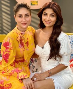 Shilpa Shetty Instagram - Not all girls are made of sugar, spice and everything nice... some girls are made of sarcasm, sunshine and a killer jawline!😉😂 @therealkareenakapoor 
#Girlpower #candid #conversation #friends #girlboss #chat #stayhappy #funtimes #goodvibes #gratitude #positivevibes #blessed