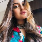 Sonakshi Sinha Instagram - #sundayselfie 💙❤️