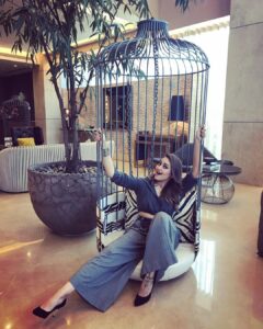 Sonakshi Sinha Instagram - Qaid mein bulbul 😂 spent a fun afternoon at @gaurikhan's beautiful store @gaurikhandesigns! So well done Gauri... all the best 🤗 Gauri Khan Designs
