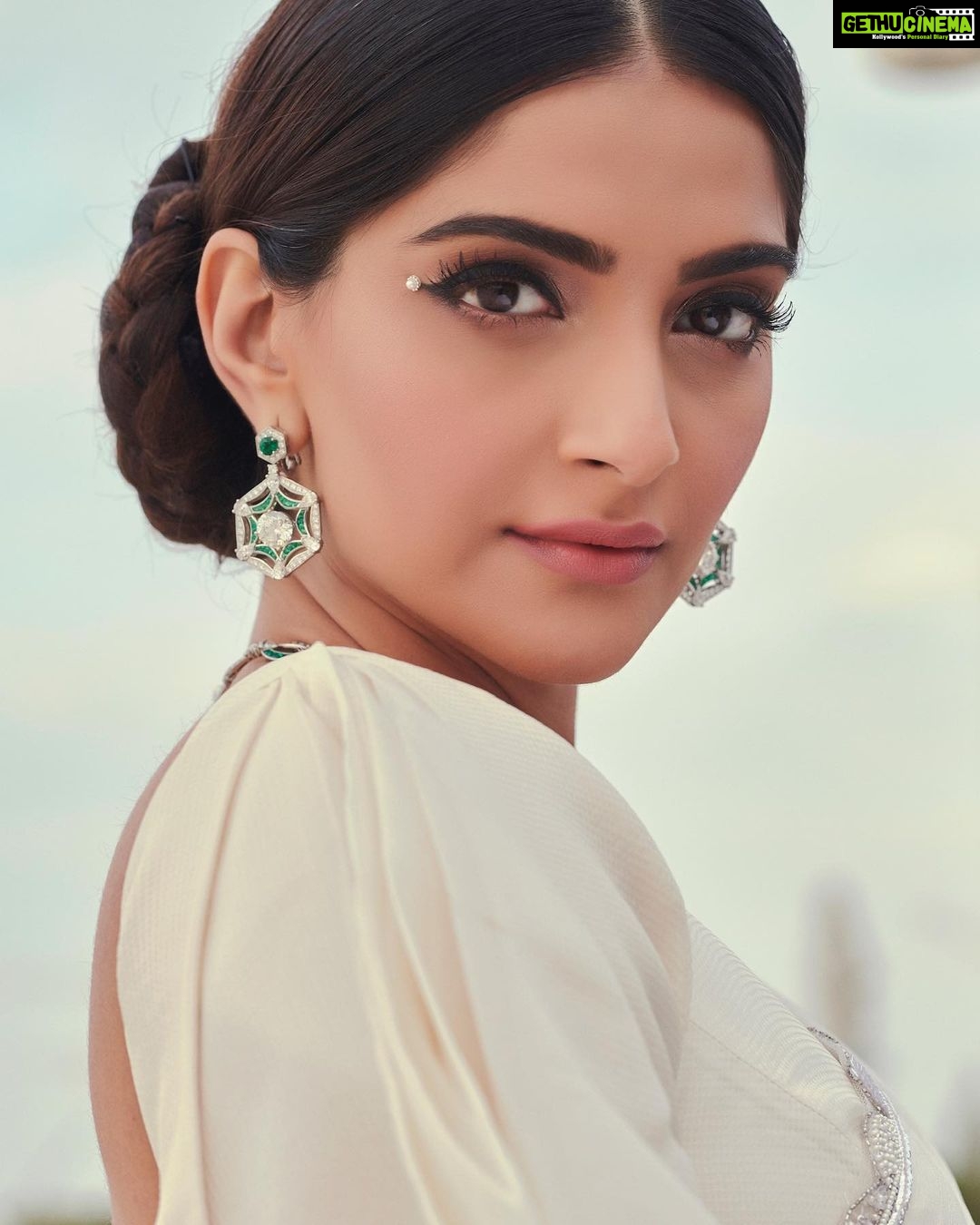 Sonam discount kapoor bulgari