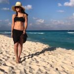 Sunny Leone Instagram – Holiday break!! 🏖️👙 #SunnyLeone