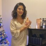 Sunny Leone Instagram - 🎄Christmas is early!!🎄 I am so happy to announce that I will be launching the limited edition @starstruckbysl Perfumes tonight!! It will be available exclusively on www.suncitystore.com #SunnyLeone #fashion #luxury #Perfume #LimitedEdition Sunny Leone