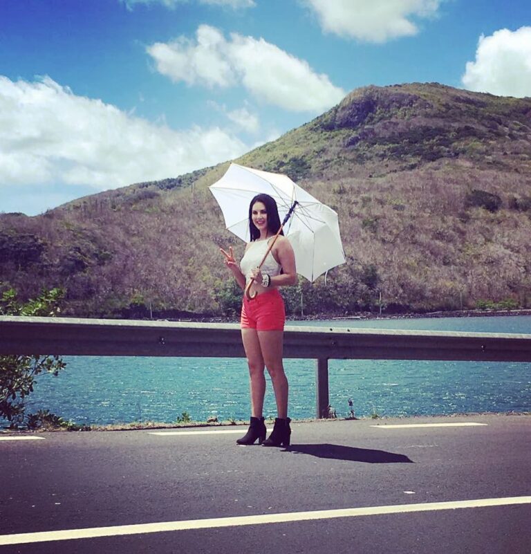 Sunny Leone Instagram - Just hanging around!