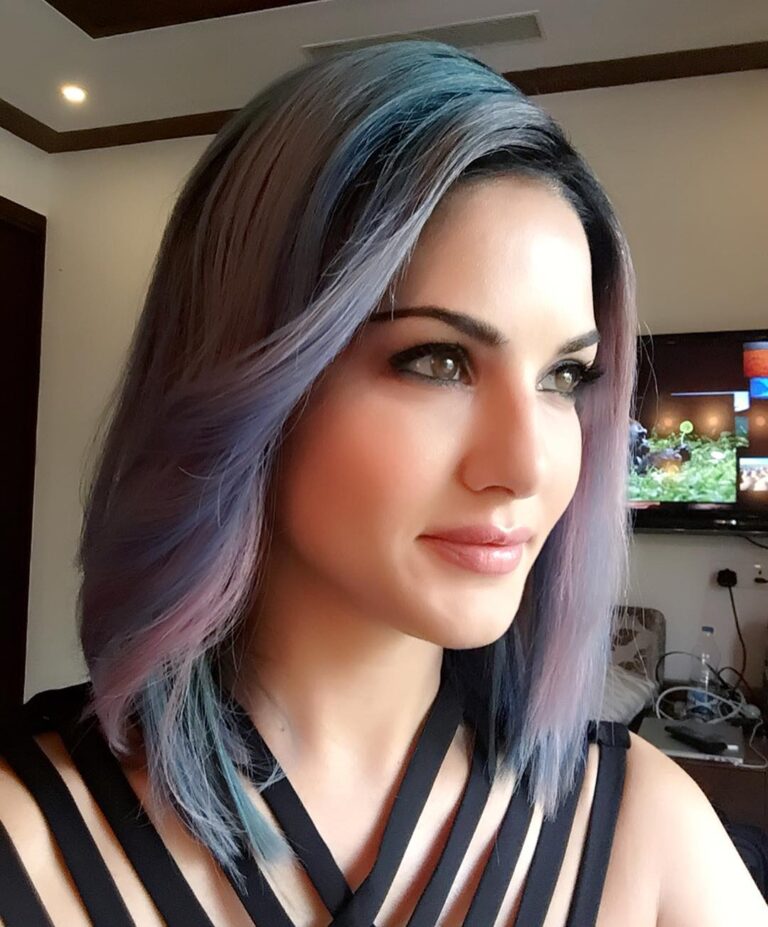 Sunny Leone Instagram - My hair is officially blue/purple today! Hair by @tomasmoucka and make up by @nina_sagri love love!!