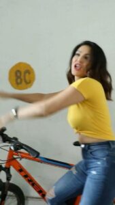 Sunny Leone Instagram - When life gives you Paneer instead of Tinde!! What's your favorite food?
.
.
@mtvsplitsvilla #MyMTVReel @mtvindia #SplitsvillaX3