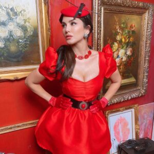 Sunny Leone Instagram - When we get to play dress up 😍😍😍 
Hair& make up & photo by @ricardoferrise2 
styling by @erin_micklow 
Security @geege_on_video 

Dope video coming soon! 
@dcaliofficial @akshayk.agarwal @sajantandon @meetsehra @stnetworks @mizaaj_official