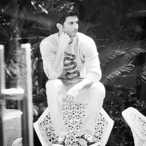 Sushant Singh Rajput Instagram - As long as you were
i was.
Now just in my memories
i come alive.
Like that shadow
But
just flickers.
Time doesn’t move here
It’s beautiful mother
It’s forever...
♾ ❤️💫💥