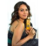 Swara Bhaskar Instagram - @namyaaskincare Body Toning & Sculpting Wonder Oil is a non-greasy lightweight oil formulated to nourish the skin, reduce scars, stretch marks, fine lines, wrinkles, and revive dry skin. I know.. I tried it! Get your bottle today and shine on 😍😍🥰🥰 @namyaaskincare & @rika.media #thisisanad #ad Make up: @saracapela Hair: @alpakhimani Styled by: @dibzoo Pic credits: @gary_dean_taylor