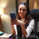 Swara Bhaskar Instagram – I love taking pictures with my girl gang. And I must say that I got a perfect companion in Samsung #GalaxyJ8. Its Advanced  #DualRearCamera allows me to take perfect clicks . #WithGalaxy @samsungindia