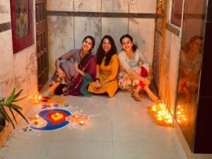 Taapsee Pannu Instagram - एक नए साल की शुरुआत घर से हो तो और भी ख़ूबसूरत हो जाती है।
Here’s to a happy and warm Diwali this season ! 
From Pannu परिवार ।