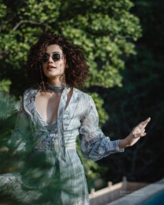 Taapsee Pannu Instagram - Confidence is not walking into a room thinking you are better than everyone else.  It’s walking into a room and not having to compare yourself to anyone else in the first place. 
#HappySunday