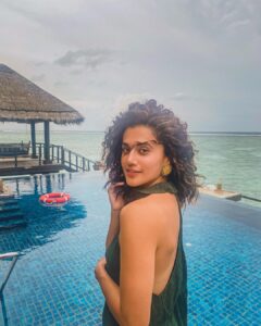 Taapsee Pannu Instagram - Looking back at it with all the love and joy.
Getting back to the grind with rejuvenated energy, exotic tan lines and most importantly covid negative report 🤓 
#WorkCalls #LightsCameraActionMode