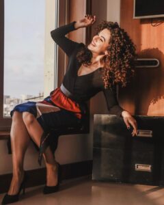 Taapsee Pannu Instagram - Let the sun shine on you! 
Rise and Smile ! 
#KickstartTheDay #WorkLife