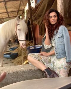 Taapsee Pannu Instagram - Me when I realise someone is trying to take a picture with me without my permission! 😜
During a shoot long back with @abhitakesphotos at his farm. And this makes me realise how we need to do this again ! Soon!🙈 
#Throwback #Archive #QuarantinePost