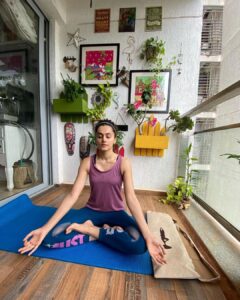 Taapsee Pannu Instagram - Like most of us, I always thought that yoga is just about twisting our body into complicated contortions and about being a human pretzel. Until @munmun.ganeriwal told me it isn’t. Sitting on the mat every day for few minutes, trying to tune in even when infinite thoughts might interfere, offers as much benefits to our body and mind. The act of meditating is actually classified as ‘Upasana Yoga’ in Yogic scriptures.

An incredible stroke of luck is that International Yoga Day today coincides with the Solar Eclipse. An eclipse is one of the best time to deepen our spiritual practice, so make sure you meditate today for few minutes at least. 
If you are thinking how to start .... @munmun.ganeriwal says, “the best way to begin a meditation practice is to begin!” #InternationalYogaDay2020
