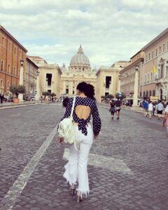 Taapsee Pannu Instagram - One of those trips I just decided to take very impulsively. Rome. Was in my list since long time. I love seeing places which should either have beach, crystal blue water n good restaurants or should have a lot of history to know n study about and have a lot of good restaurants. 
Basically good restaurants is the basic common key here. 
I loved using all the local apps to find me local transport n restaurants to dine in. Quaint cafes which make u pause. I think it will be some till I experience the thrill of travelling again. But until then, we can make a list of all places in the world we want to see coz life is too short and we all have witnessed that it’s quite possible that things won’t be the same tomorrow 🤷🏻‍♀️ #Throwback #Archives #QuarantinePost