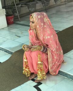 Taapsee Pannu Instagram - Just before the interval sequence of #Manmarziyaan 
One of my favourite moments in the film. 
As an actor who has acted in quite a few films now I have probably dressed up as a bride many times but this was the first one in Gurudwara. Have only seen gurudwara weddings so closely in real life during the wedding functions of family members, friends n relatives. So here I’m sitting n thinking........
end mein kadah prashaad real mein milega ki nahi 💁🏻‍♀️ #Throwback #Archive #QuarantinePost