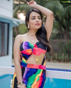 Aanchal Munjal Instagram - Just blessing your feed with a lot of colours & myself 🌈🧚🏻‍♀️ #HelloApril 🌟🧿

Styling @theanunarang ❤️
📸 @akshayphotoartist 💓
Villa @limestaysofficial 🤍