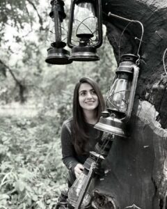 Aksha Pardasany Instagram - Jaana na ho jaha wahi jaata hai, dil ullu ka pattha hai ☘️❤️

#kanhaearthlodge #madhyapradesh #kanha #forest