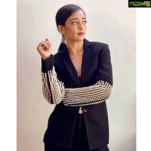 Akshara Haasan Instagram - This look was a vibe I felt.

 Thank you my lovely team for this. ❤❤❤

Designer : @ashwin.thiyagarajan 
Make-Up : @snehamnj 
Hairstylist : @hair_by_naemat