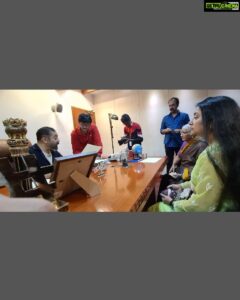 Akshara Haasan Instagram - So blessed to have been a part of this auspicious moment. All the very best to you Bapuji @ikamalhaasan and team @maiamofficial
🔦

#கோவையில்_கமல் 
#kamalhaasan