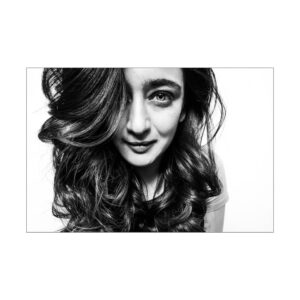 Akshara Haasan Instagram - PT.3 New Year, New Vibe. 
Photographer : @vigneshwaranbupathy 
Hair & Make-Up :- @anamica_muah

#blackandwhite #Basic