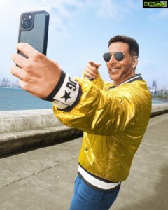 Akshay Kumar Instagram - Kick-starting my day with a #Selfiee!✨
Because why not?😉