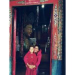 Amala Paul Instagram – When a novice monk and excited traveller meet, a lot gets exchanged. Some disturb-me-nopes and a few smiles if you are lucky enough. 
Ladakh – An abode of spiritual gems

#LadakhDiaries #sheymonastery #Himalayas #HippieHeart #Travelling #trekking