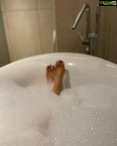 Andrea Jeremiah Instagram - #weekendvibes 🛁💕