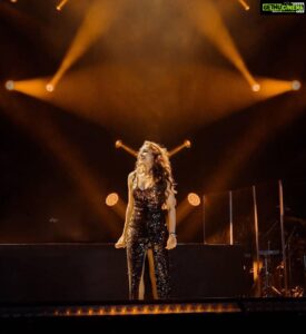 Andrea Jeremiah Instagram - Thank you #Dubai for the best birthday ever ! ❤️🎤💃🏻✨ @expo2020dubai @arrahman @btosproductions @nazeef_btos 📸 @midhun.mohan_ #arrahman #dubaiexpo2020 #onstage #livemusic #concert #tamil