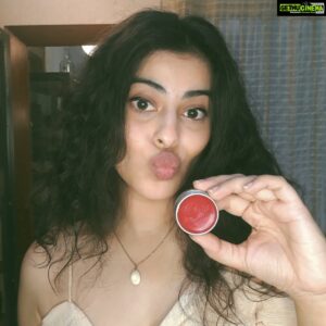 Anisha Victor Instagram - All set to keep my lips moisturised this winter with my @vilvah_ grapefruit lip balm. 🧡
Should come with a warning... It smells so good you almost want to eat it 🙈
#vilvah #homegrown #natural