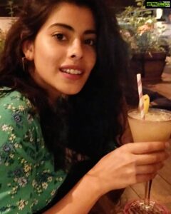 Anisha Victor Instagram - 🍸What saturday nights used to look like before covid19...
#Imisstheoldnormal #saturday #Mumbai #throwback @vsumit